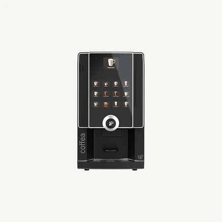 Schwarzer Kaffeeautomat auf weißem Hintergrund.