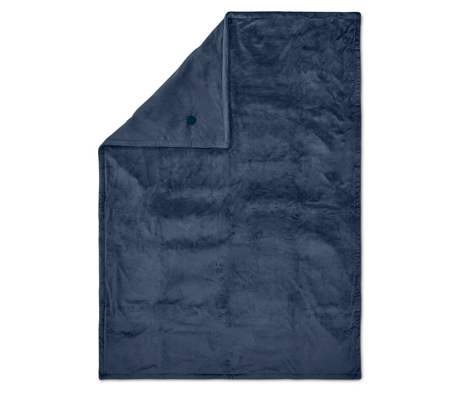 Eine blaue Decke mit einem Knopf in der oberen linken Ecke.