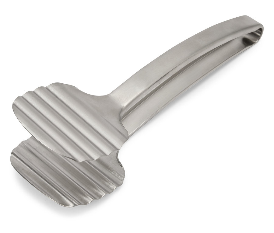 Nahaufnahme einer silbernen Grillzange auf weißem Hintergrund.