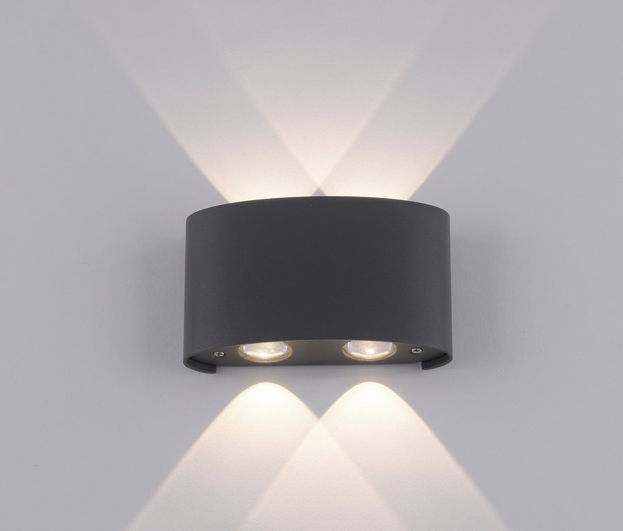 Paul Neuhaus LED-Outdoor-Wandleuchte »Carlo« an einer weißen Wand.