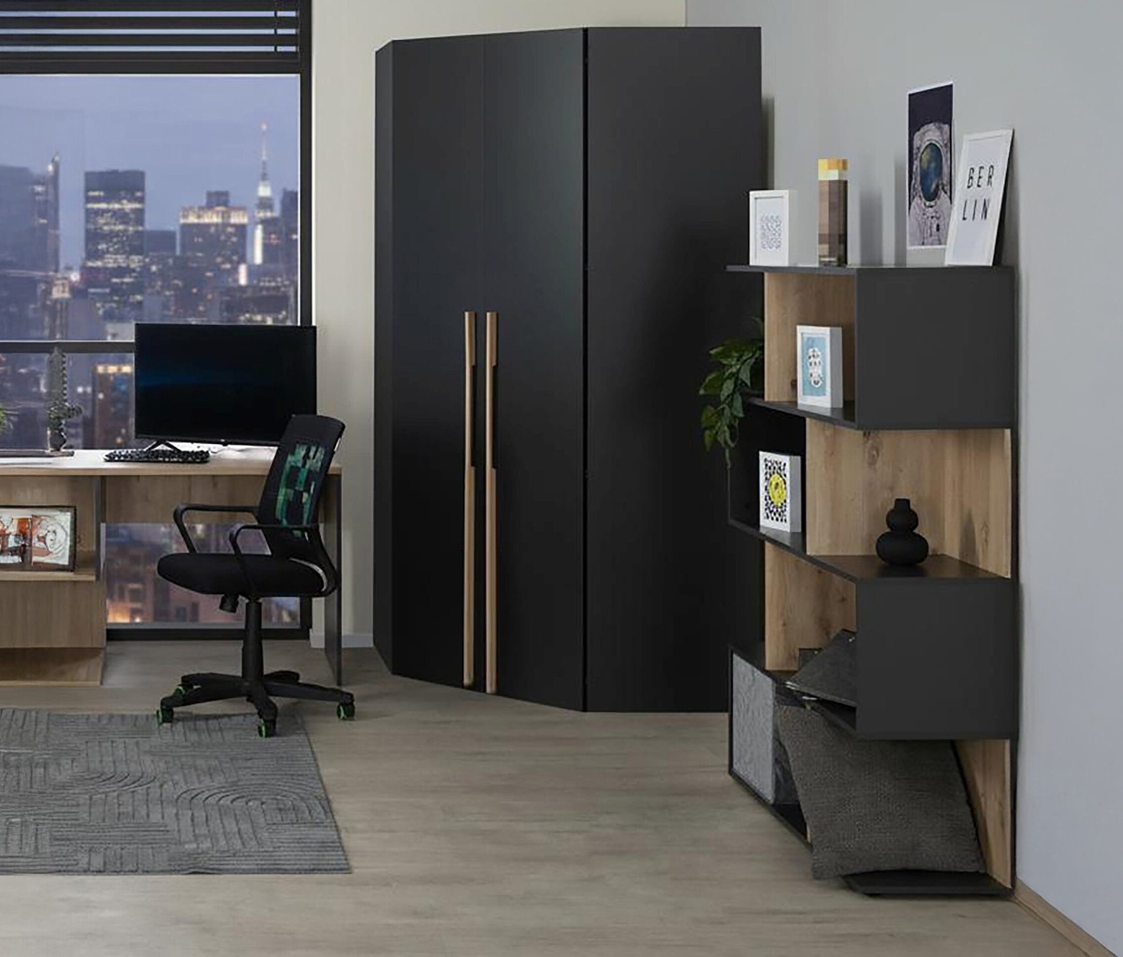 Ein Zimmer mit einem Roba Eckschrank »Marvin«, einem Schreibtisch mit Computer und einem Regal an der Wand.