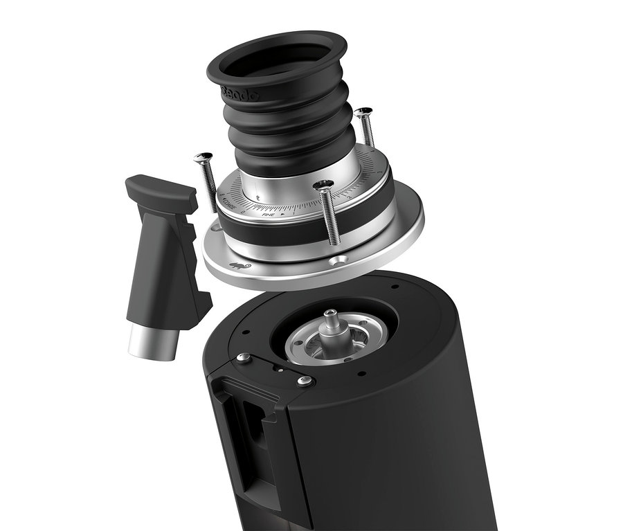 Nahaufnahme einer demontierten Kaffeemühle, die die inneren Bestandteile zeigt.