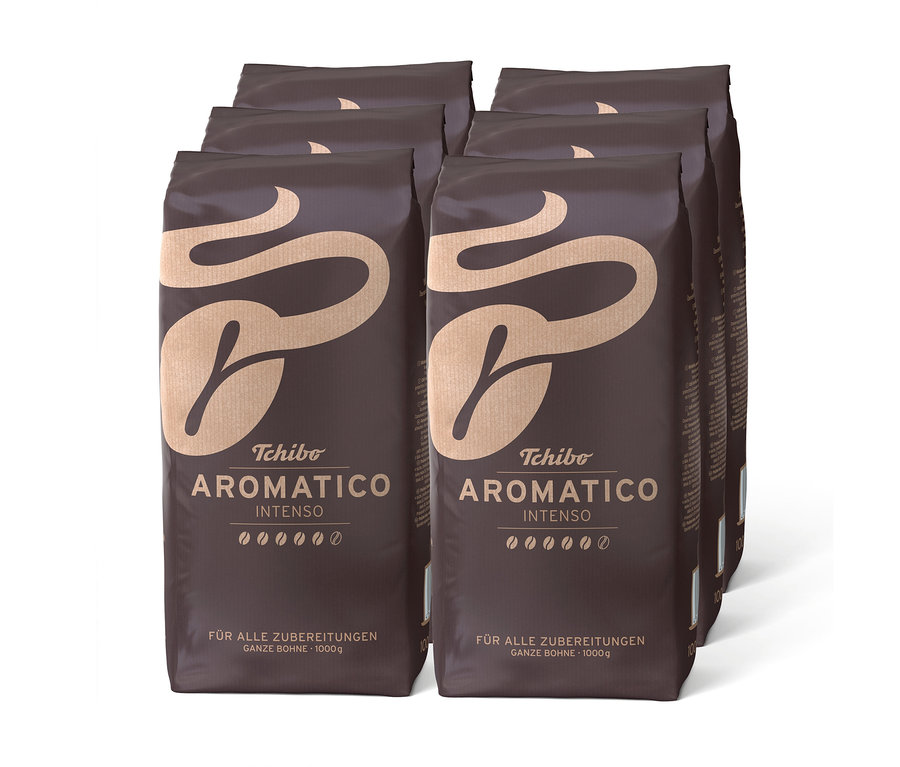 Sechs dunkelbraune Packungen Tchibo Aromatico Intenso ganze Bohne Kaffee, mit je 1 kg Inhalt, in zwei Reihen angeordnet.