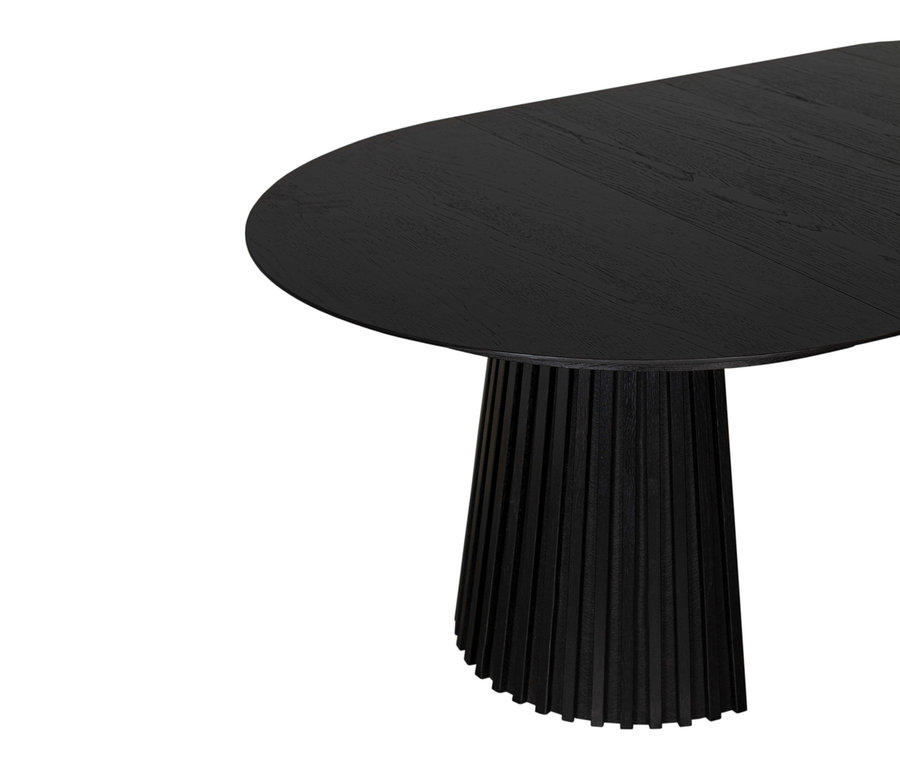 Detailansicht des ovalen deVries Esstischs »Oria« aus Black Oak, 120/210 x 120 cm.