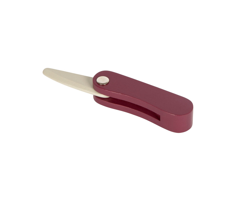 Rotes Brieföffnermesser mit Metallklinge.