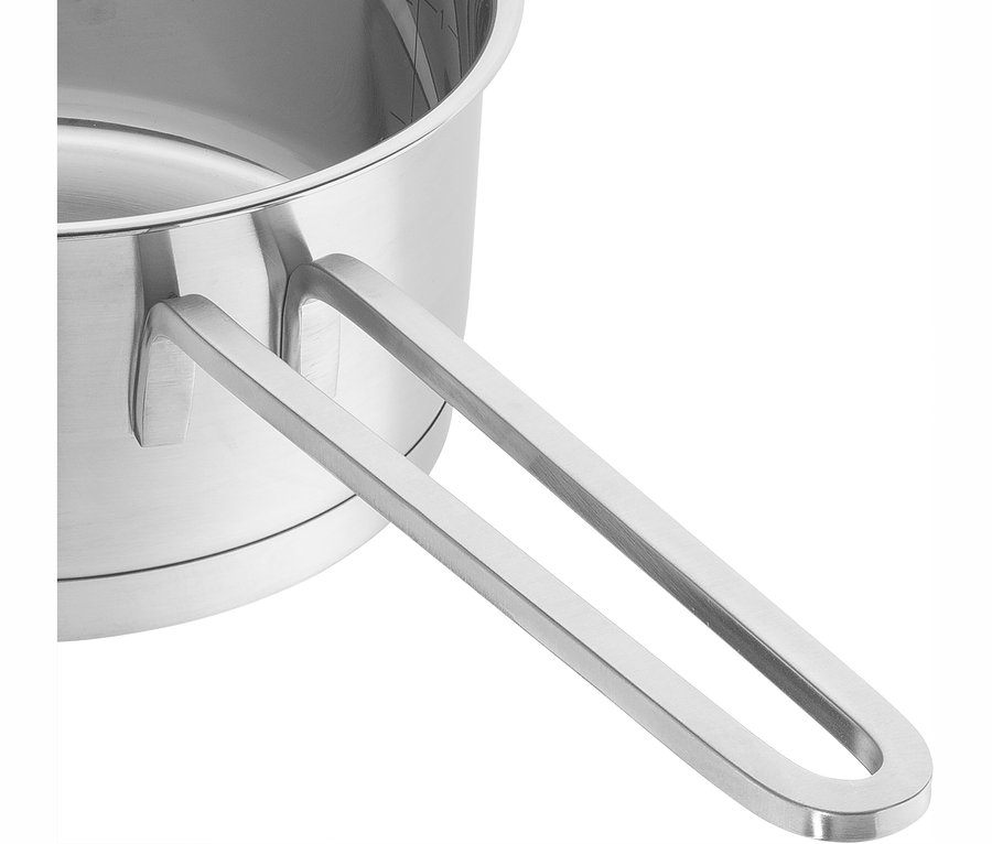 Nahaufnahme eines silberfarbenen Topfes aus dem Henckels by ZWILLING »Pulse« Kochgeschirrset mit Messskala und hohlem, rechteckigem Metallgriff.