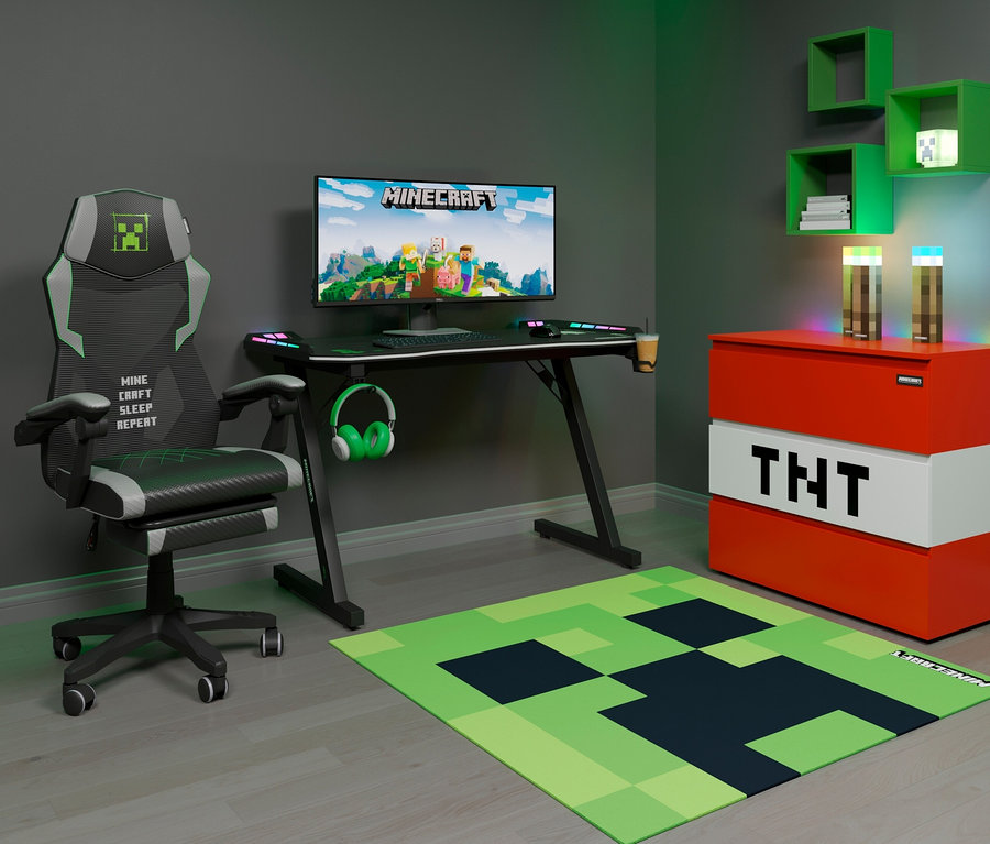 Gaming-Zimmer mit schwarzem roba Minecraft Gaming-Tisch, Gaming-Stuhl, Creeper-Teppich und TNT-Truhe.