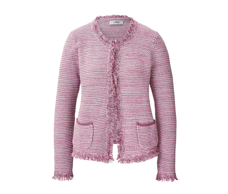Detailansicht eines Strickblazers mit Fransen.