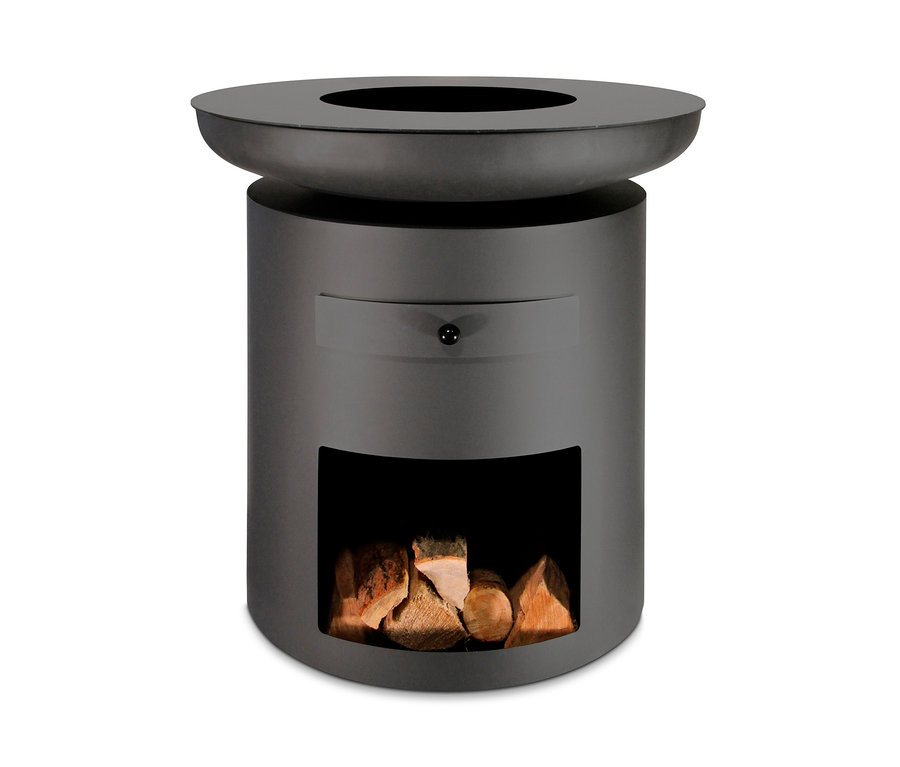 Eine runde Buschbeck-Feuerschale »SIOUX« mit gelagertem Holz.