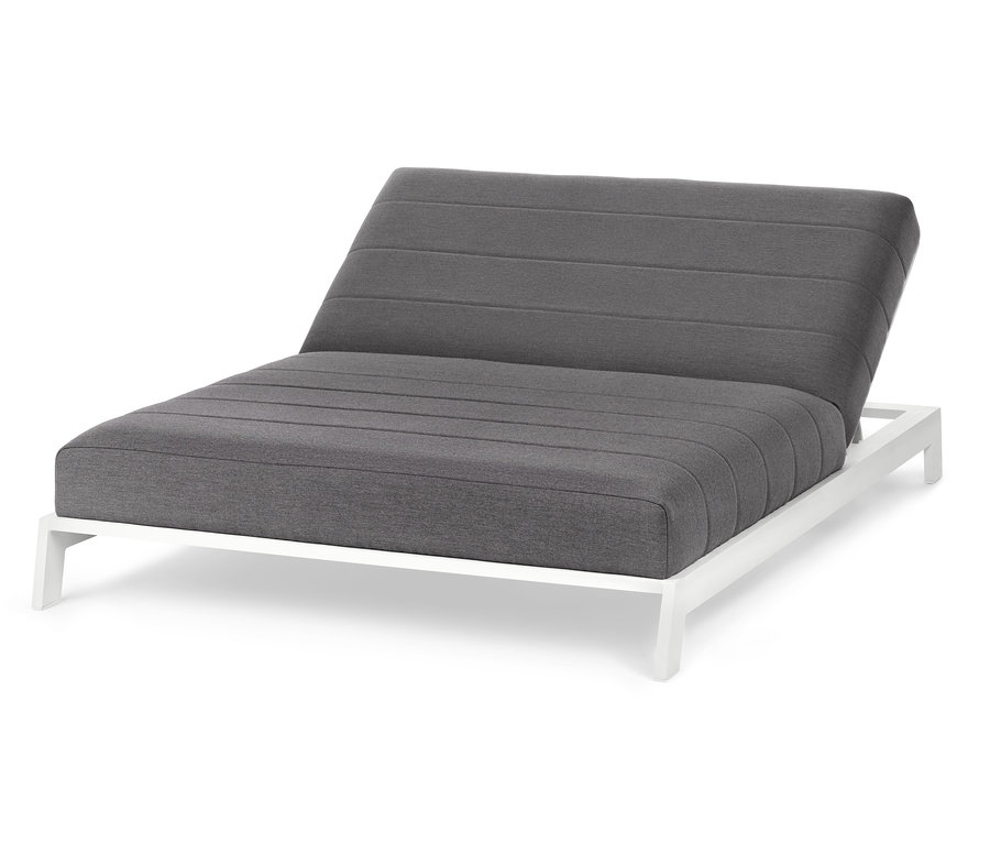 Graue Premium-Doppelliege aus Sunbrella®-Stoff mit weißem Rahmen.
