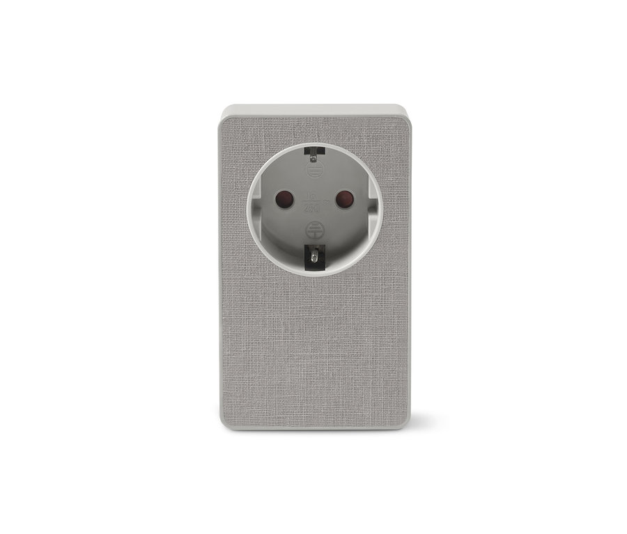 Nahaufnahme eines grauen 4-in-1-USB-Steckdosenadapters.