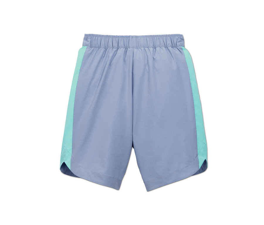 Blaue Sportshorts aus recyceltem Material mit türkisen Streifen an den Seiten.
