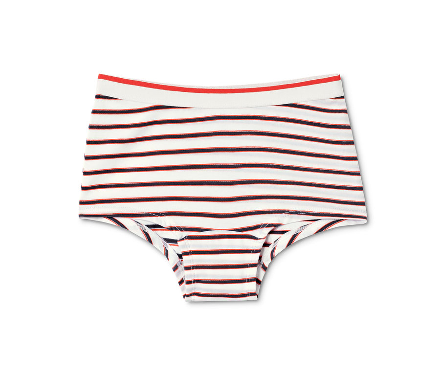 Nahaufnahme von 7 Mädchen-Pantys, blau mit roten und dunkelblauen horizontalen Streifen, liegend auf einem weißen Hintergrund.