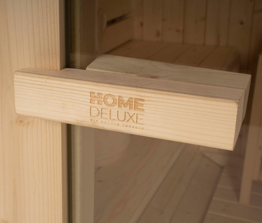 Detailaufnahme des Holzgriffs der Home-Deluxe-Outdoor-Fasssauna »LAHTI L«.
