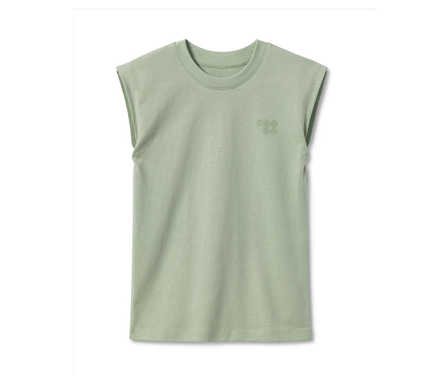 Ein grünes 2 Muscle-Shirts.