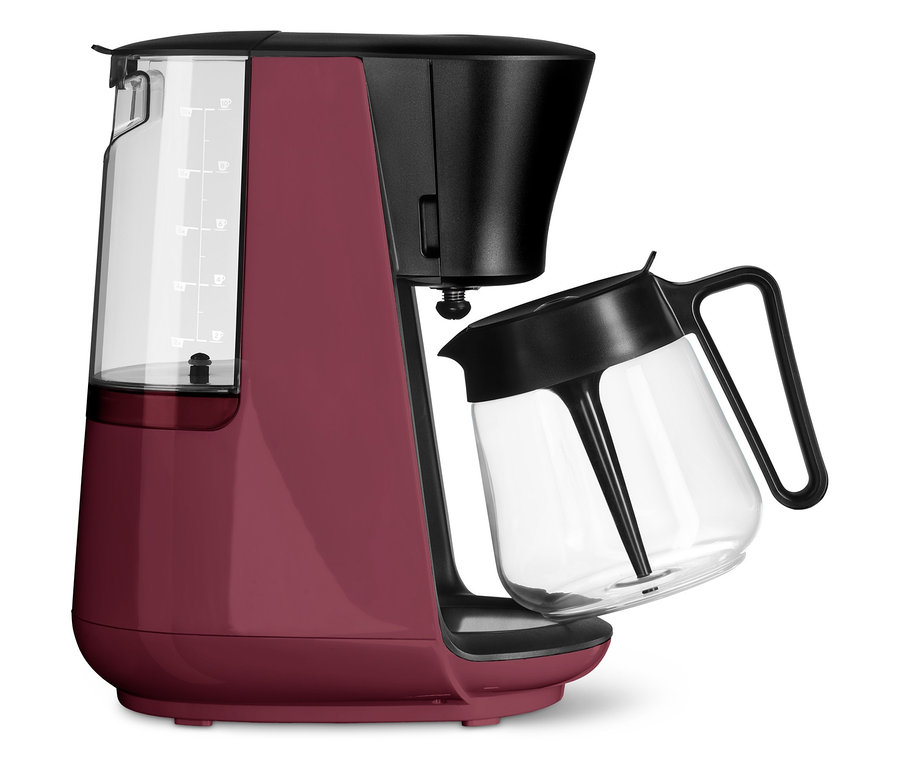 Beerenfarbene »Let's Brew« Filterkaffeemaschine mit transparentem Wasserbehälter und Glaskanne.