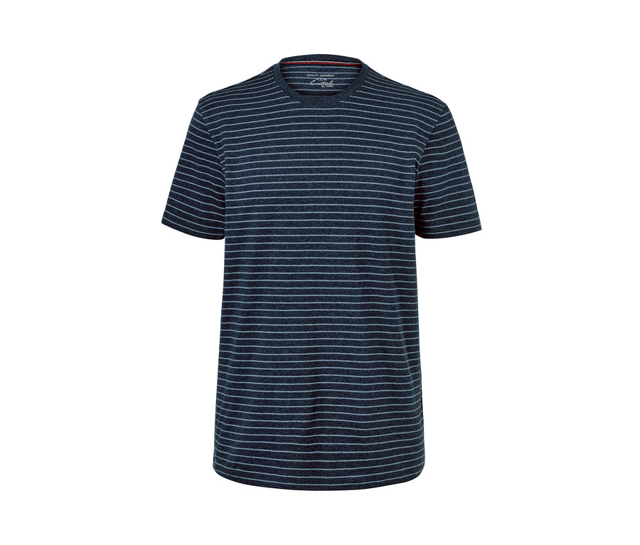 Blaues Shorty-Pyjama mit kurzen Ärmeln und dünnen horizontalen Streifen.