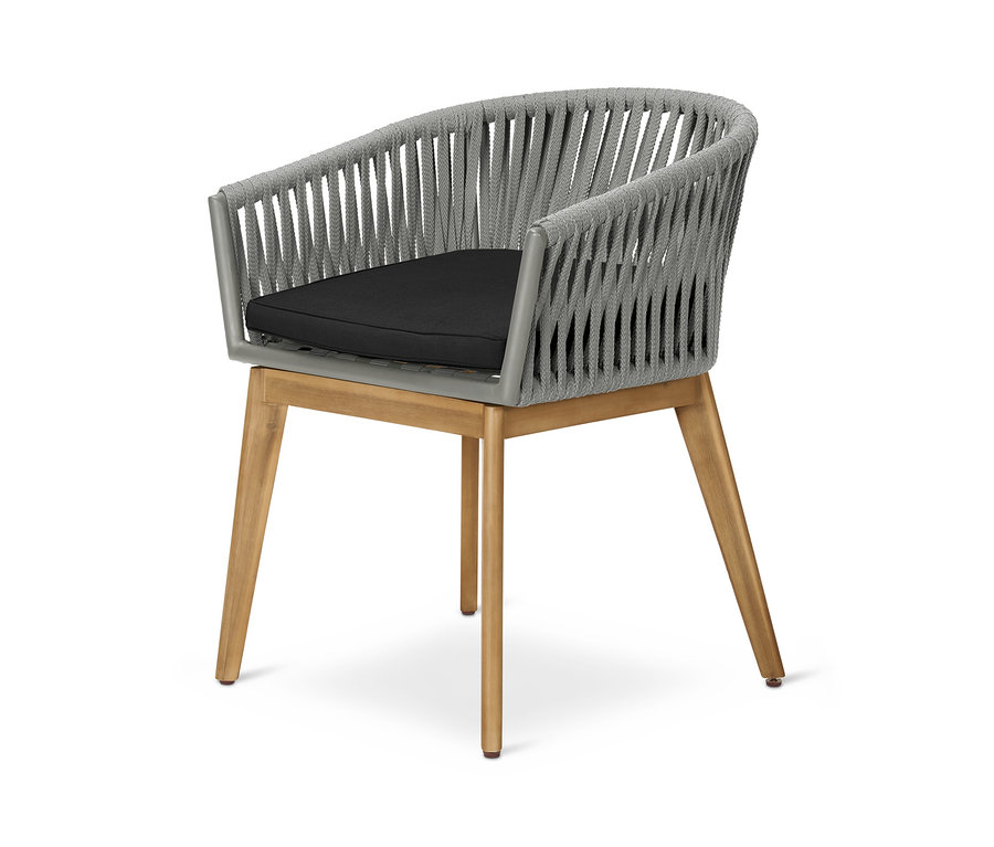 Detailansicht eines Dining-Sessels mit Textilgeflecht, mit grauem Textilgeflecht und schwarzem Sitzkissen.