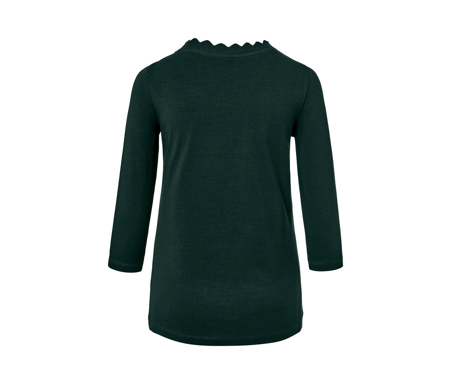 Dunkelgrünes Shirt mit 3/4-Arm.