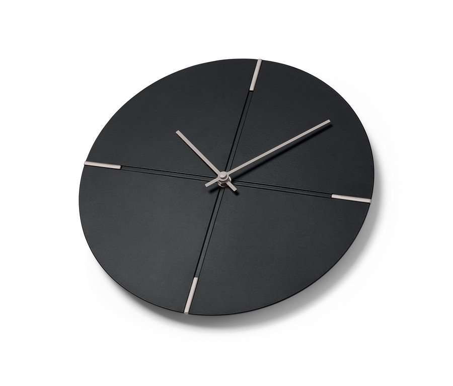 Schwarze Design-Wanduhr.