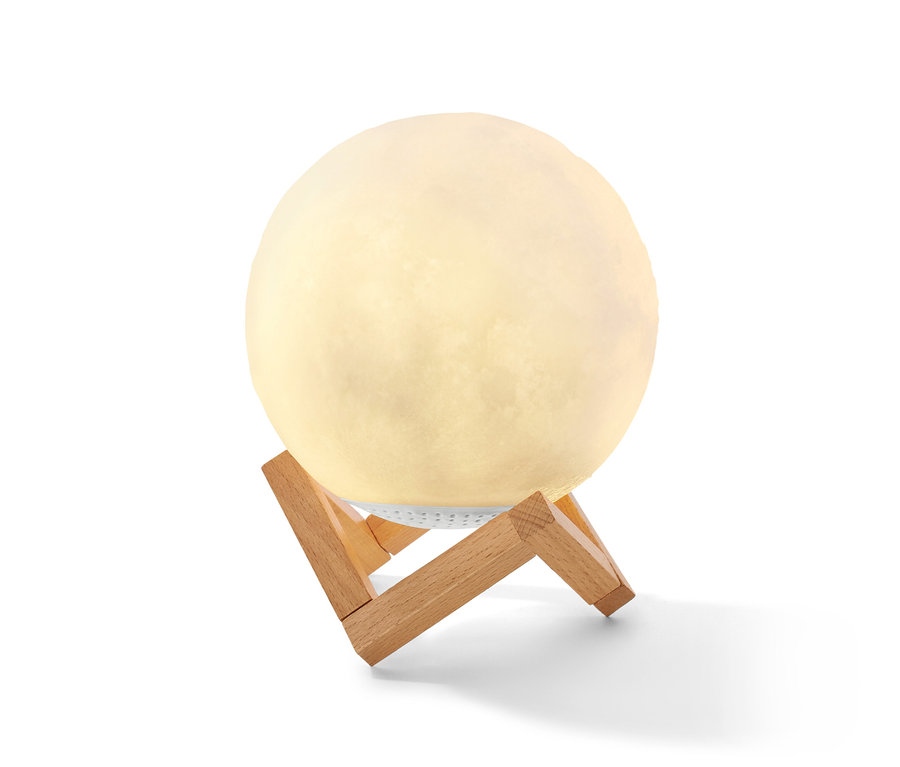 Schwebender LED-Bluetooth®-Lautsprecher »Mond« auf einem Holzständer.