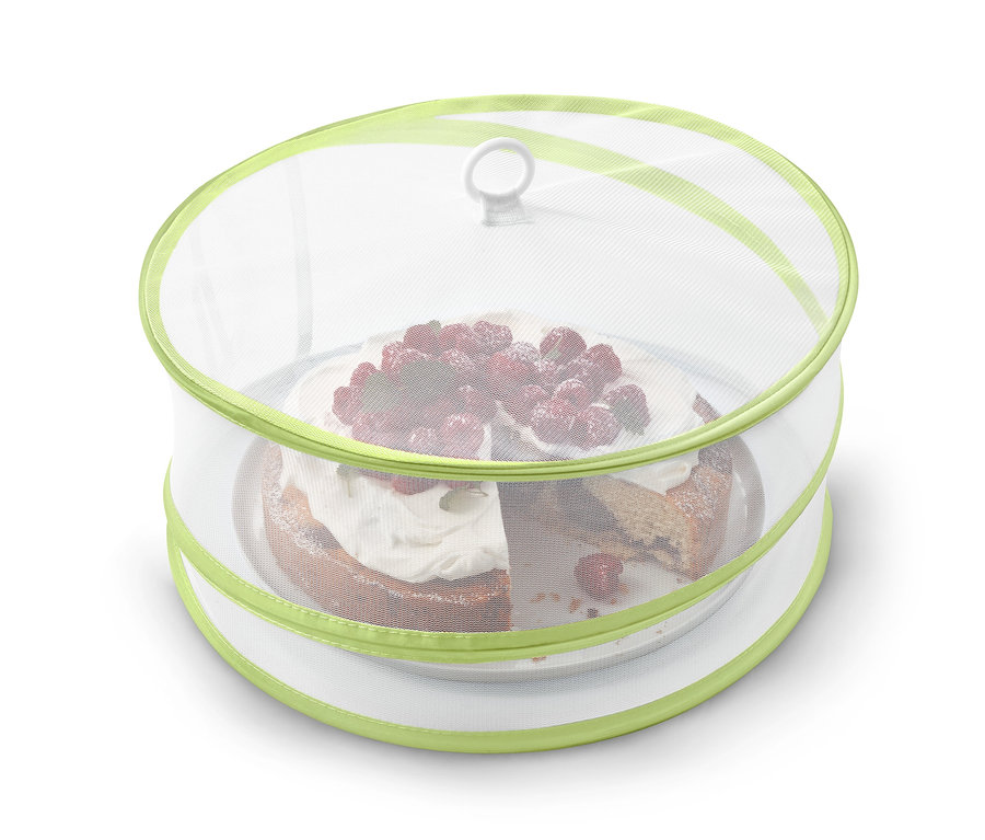 Kuchen mit Himbeeren unter einer faltbaren Abdeckhaube.