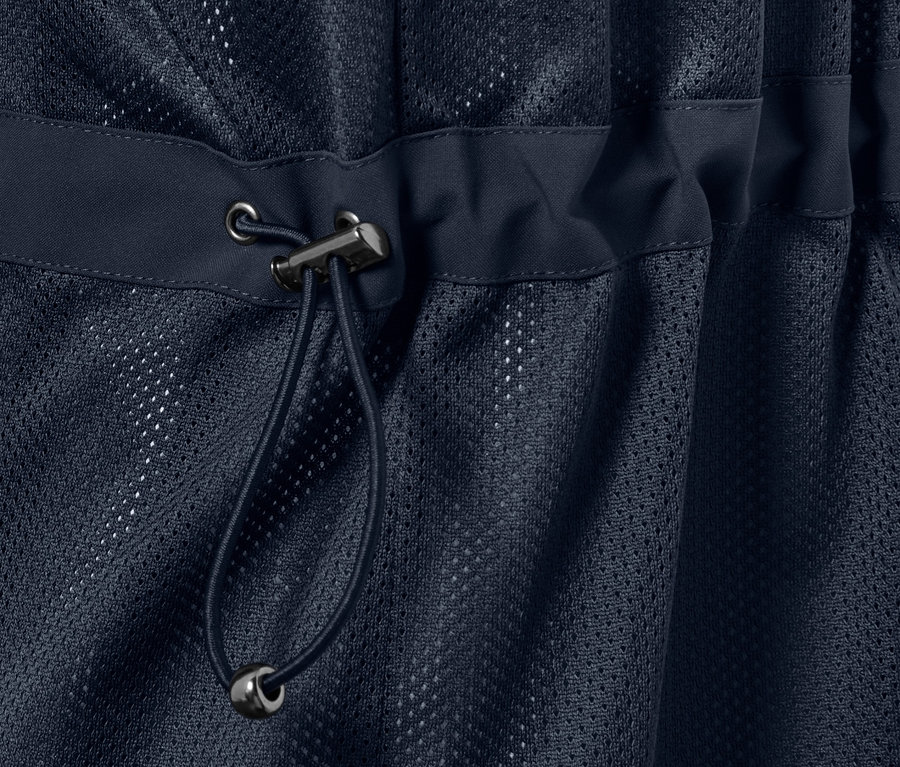 Detailansicht eines blauen 3-in-1-Outdoormantels mit Weste und Kordelzug.