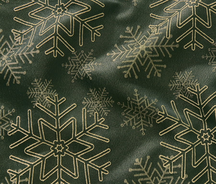 Detailaufnahme einer Jacquard-Tischdecke mit Schneeflockenmuster.
