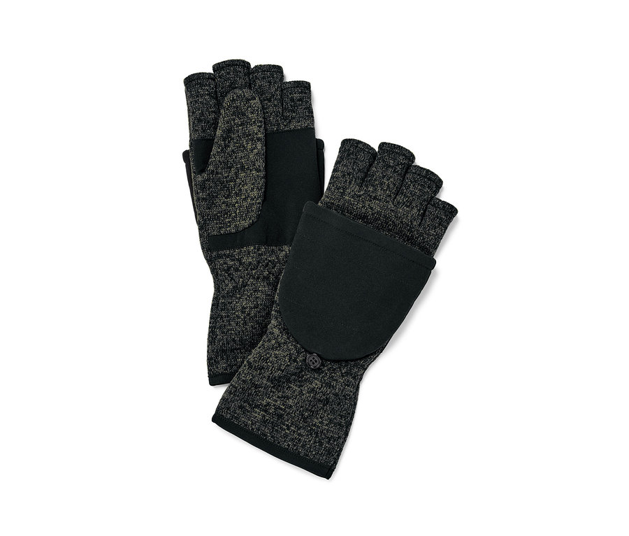 Zwei Strickfleece-Klappfäustlinge liegen da.