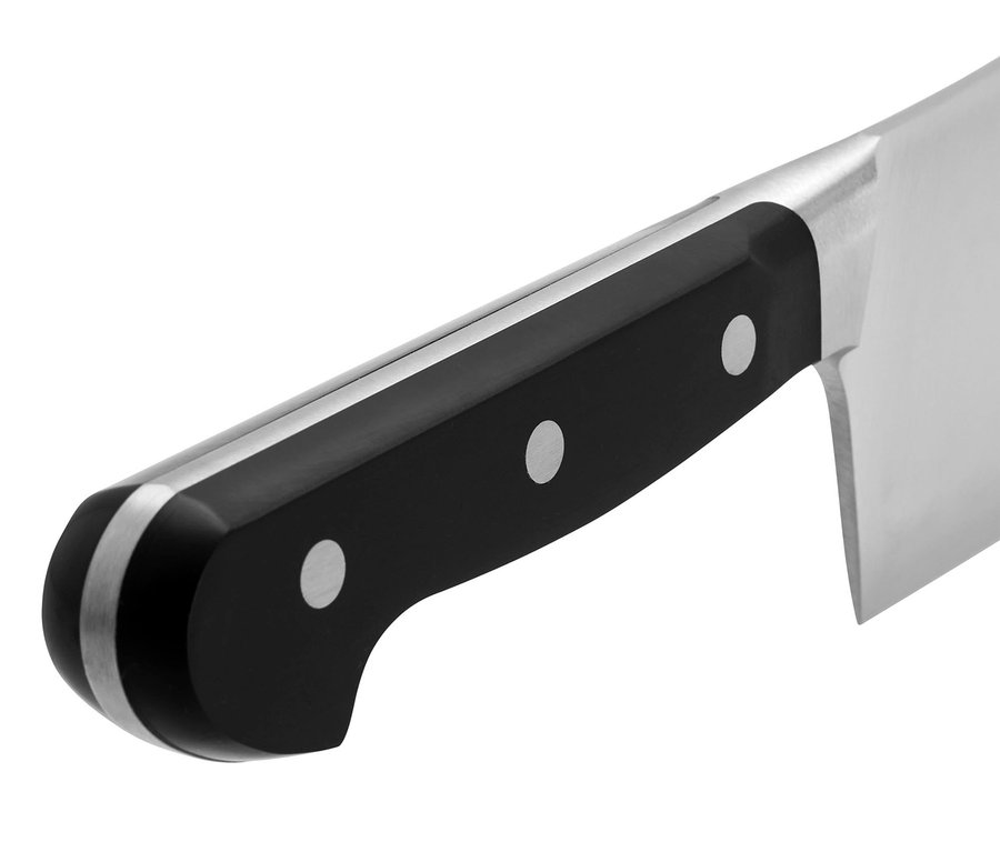 Detailaufnahme eines ZWILLING® Pro Hackmessers mit schwarzem Griff.