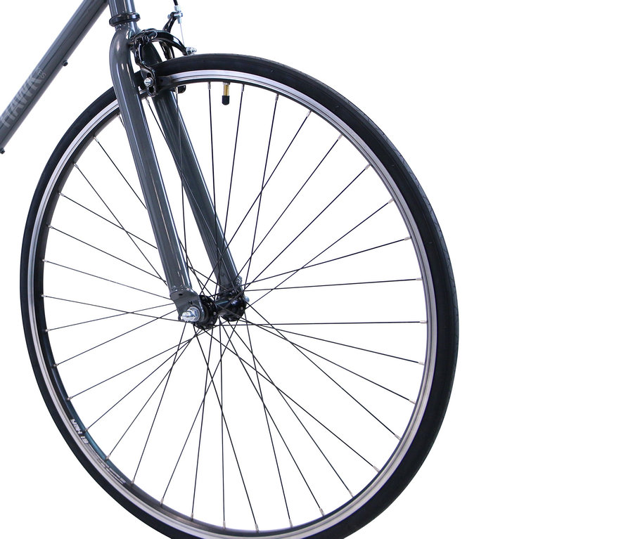 Detailaufnahme des Vorderrads eines grauen HAWK Bikes Fahrrads »Urban Vintage Singlespeed«.