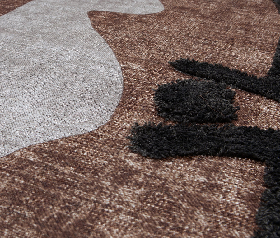 Detailansicht des braunen Woood Teppichs »Roden«, 170 x 240 cm, mit hellem abstraktem Muster und dunklen Details.