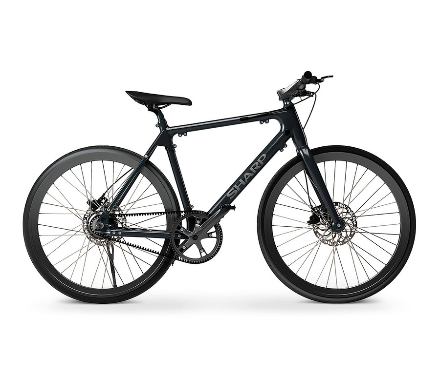 Ein schwarzes SHARP Hybrid E-Bike vor einem weißen Hintergrund.