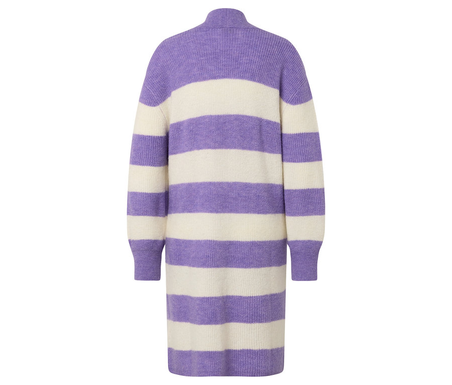Rückansicht einer langen Strickjacke mit lila und weißen Streifen.