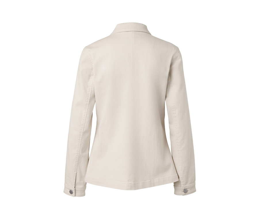 Beige Jeansjacke mit Cargo-Taschen von hinten.
