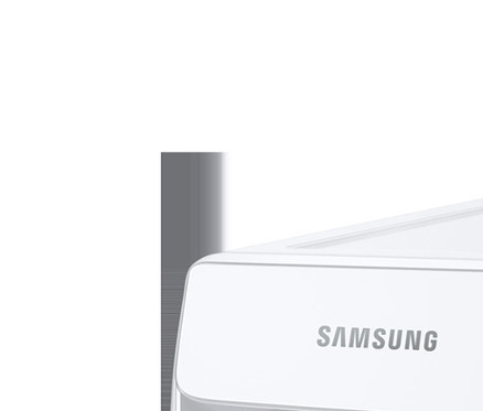 Detailansicht einer weißen Samsung WW80T534ATW/S2 Waschmaschine.