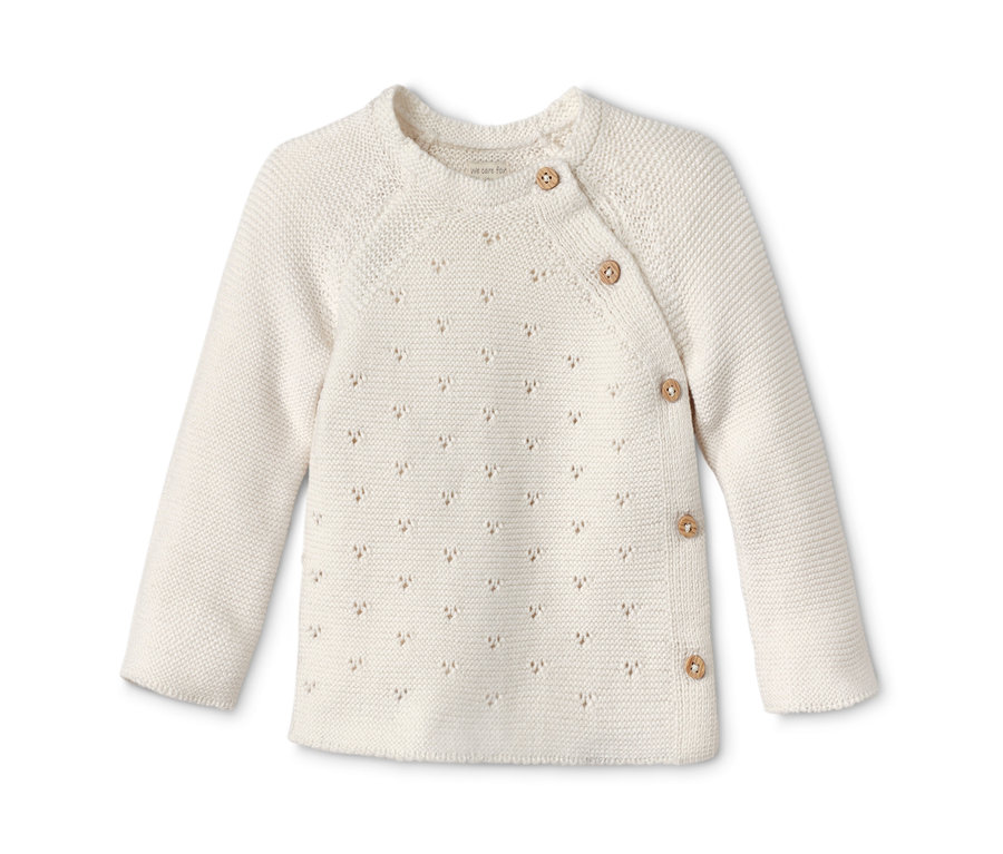 Weiße Baumwoll-Babystrickjacke mit Knöpfen.