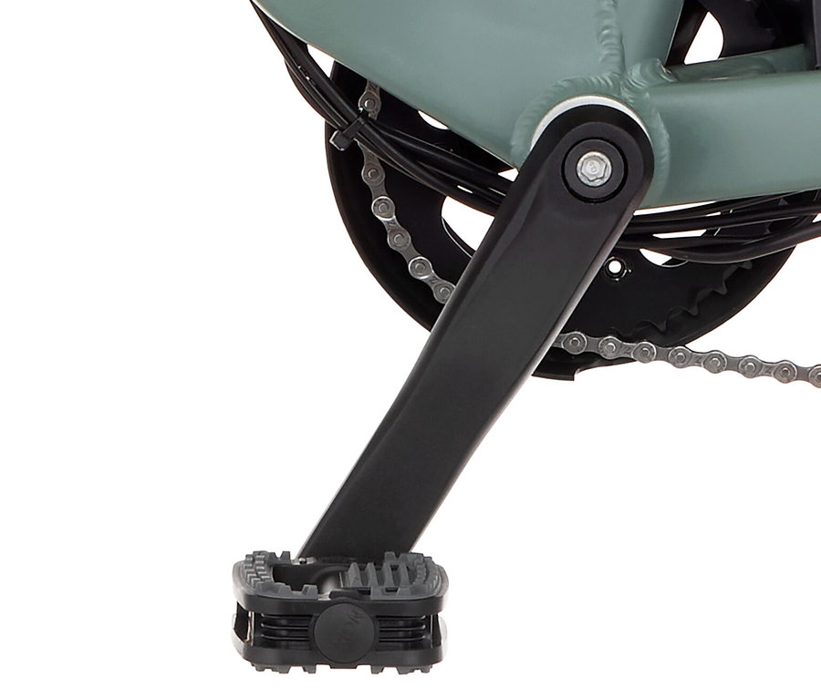 Detailaufnahme eines Fischer Viator 2.1 Fahrradpedals, Kurbel und Kette.