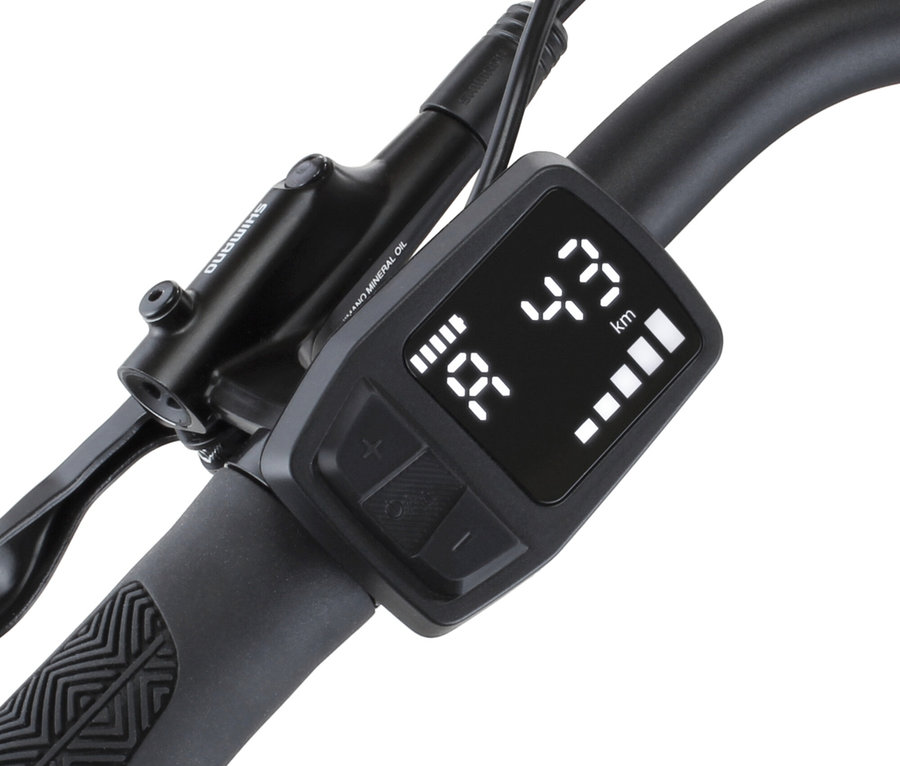 Nahaufnahme des Lenkers vom FISCHER City E-Bike CITA MOVE mit Bremshebel und Display, das 18.43 km anzeigt.