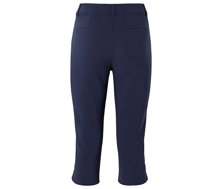 Dunkelblaue Dreiviertelhose, von hinten fotografiert.