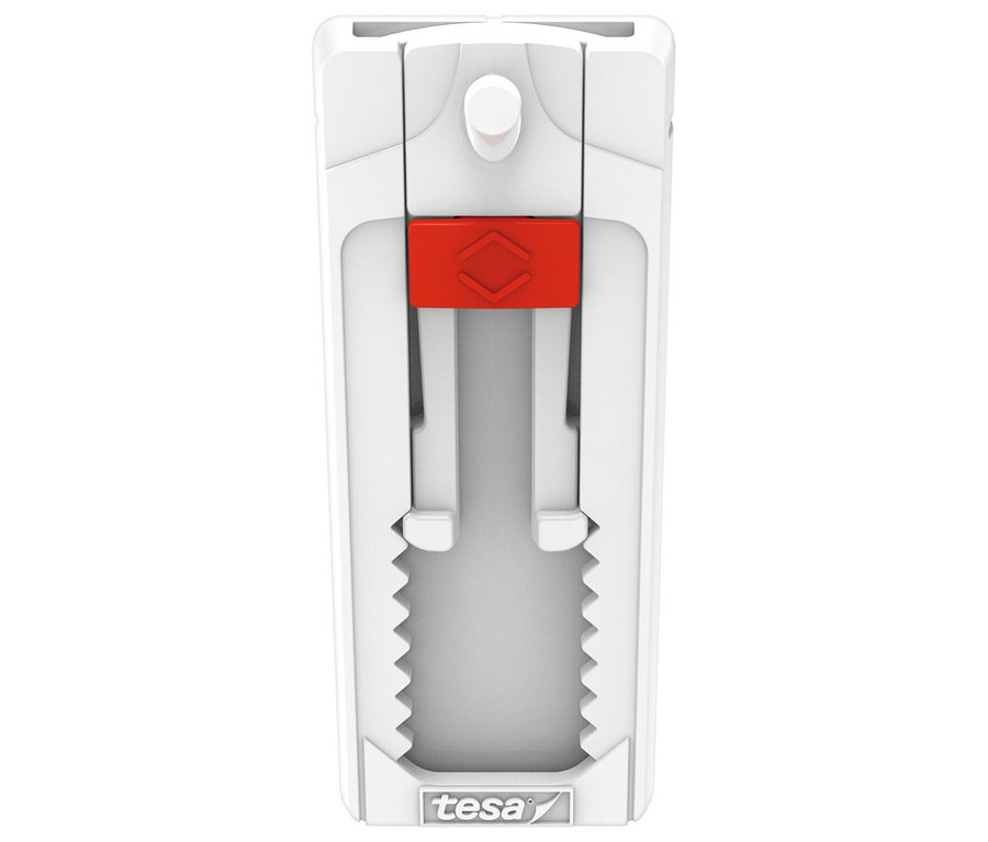 Nahaufnahme eines Tesa-Klebebandabrollers in Weiß mit rotem Akzent auf weißem Hintergrund.