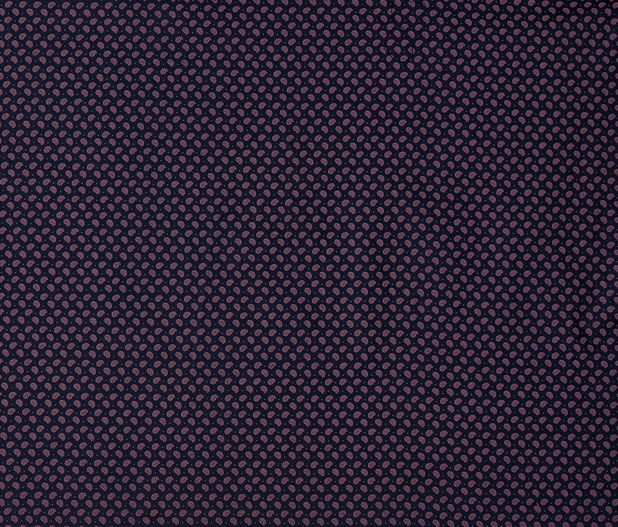 Dunkelblaues Stoffmuster mit kleinen, violetten Paisleymotiven.