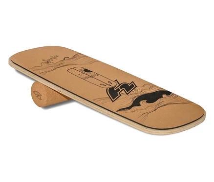F2 Cork Balance Board Set Pill mit Korkrolle auf weißem Hintergrund.