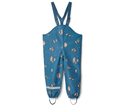 Blaue Matschhose mit Trägern und Tiermuster, freigestellt vor weißem Hintergrund.