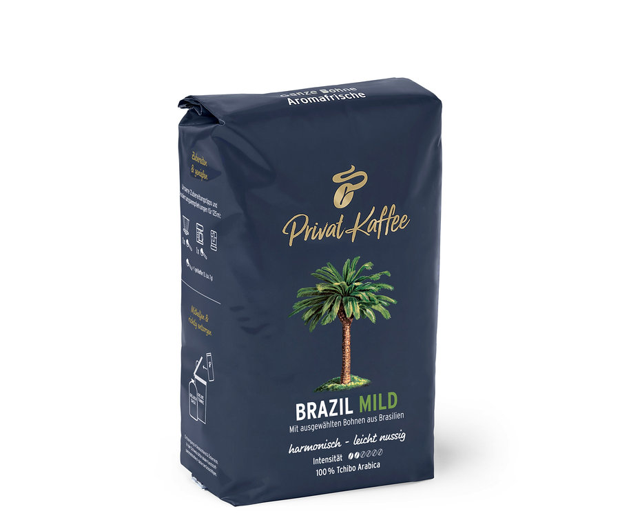 Dunkelblaue Packung Privat Kaffee Brazil Mild 500g Ganze Bohne mit goldener Schrift, einer Palme und Herkunftsangaben.