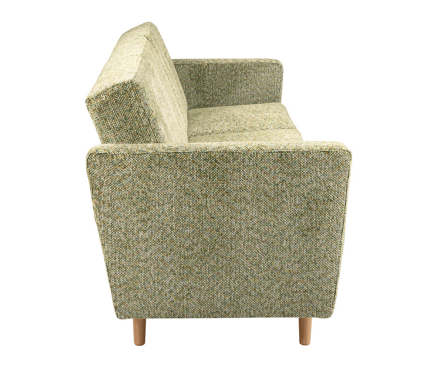Hellgrünes 3-Sitzer Schlafsofa „Janny“ mit strukturiertem Stoff und Holzfüßen, von der Seite gesehen.
