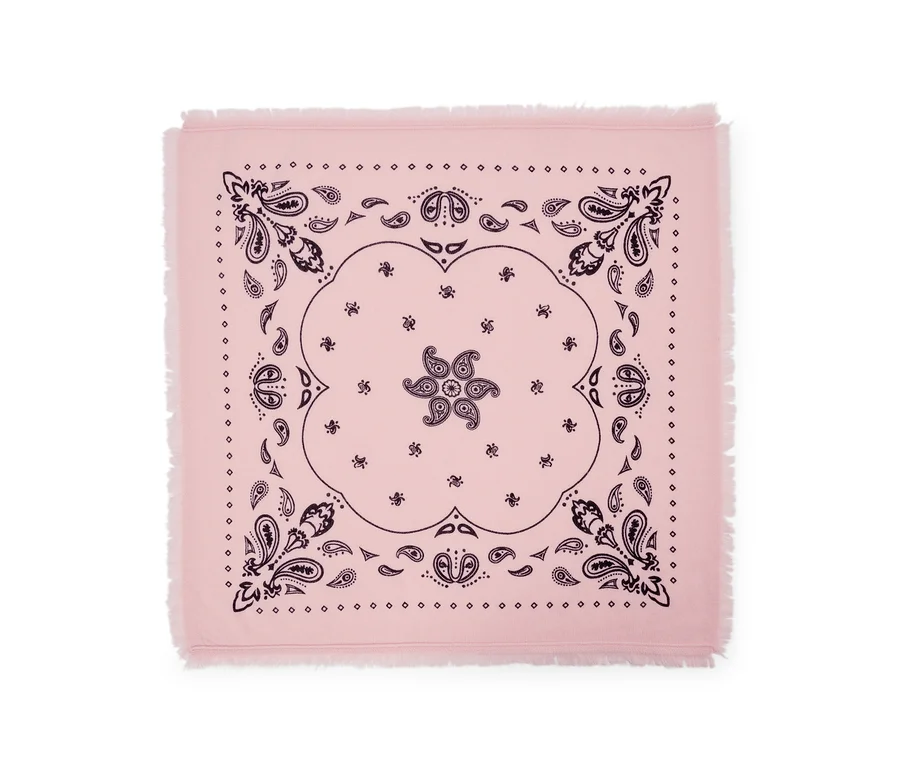 Rosafarbenes Strick-Bandana mit Wolle und Kaschmir, verziert mit einem dunklen Paisley-Muster und ausgefransten Kanten.