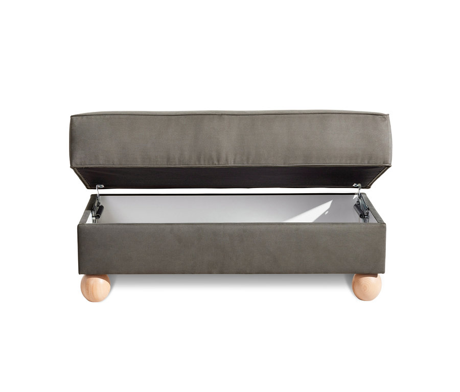Geöffneter grauer Max Winzer® Polsterhocker mit Stauraum und Holzfüßen.