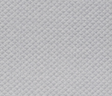 Nahaufnahme einer gesteppten Wende-Kuscheldecke.