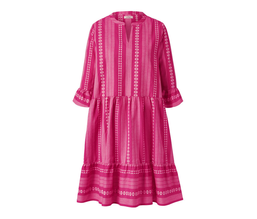 Detailansicht eines pinkfarbenen Webkleids mit Ikat-Muster.